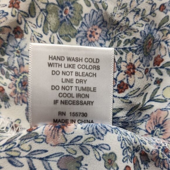 Rose + Olive Free Flowing Polyester Floral V-Neck Women's Blouse Size 1X - Large - Picture 11 of 11